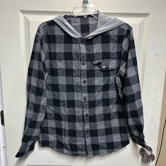 Black And Gray Flannel Jacket Size Medium - Picture 1 of 2